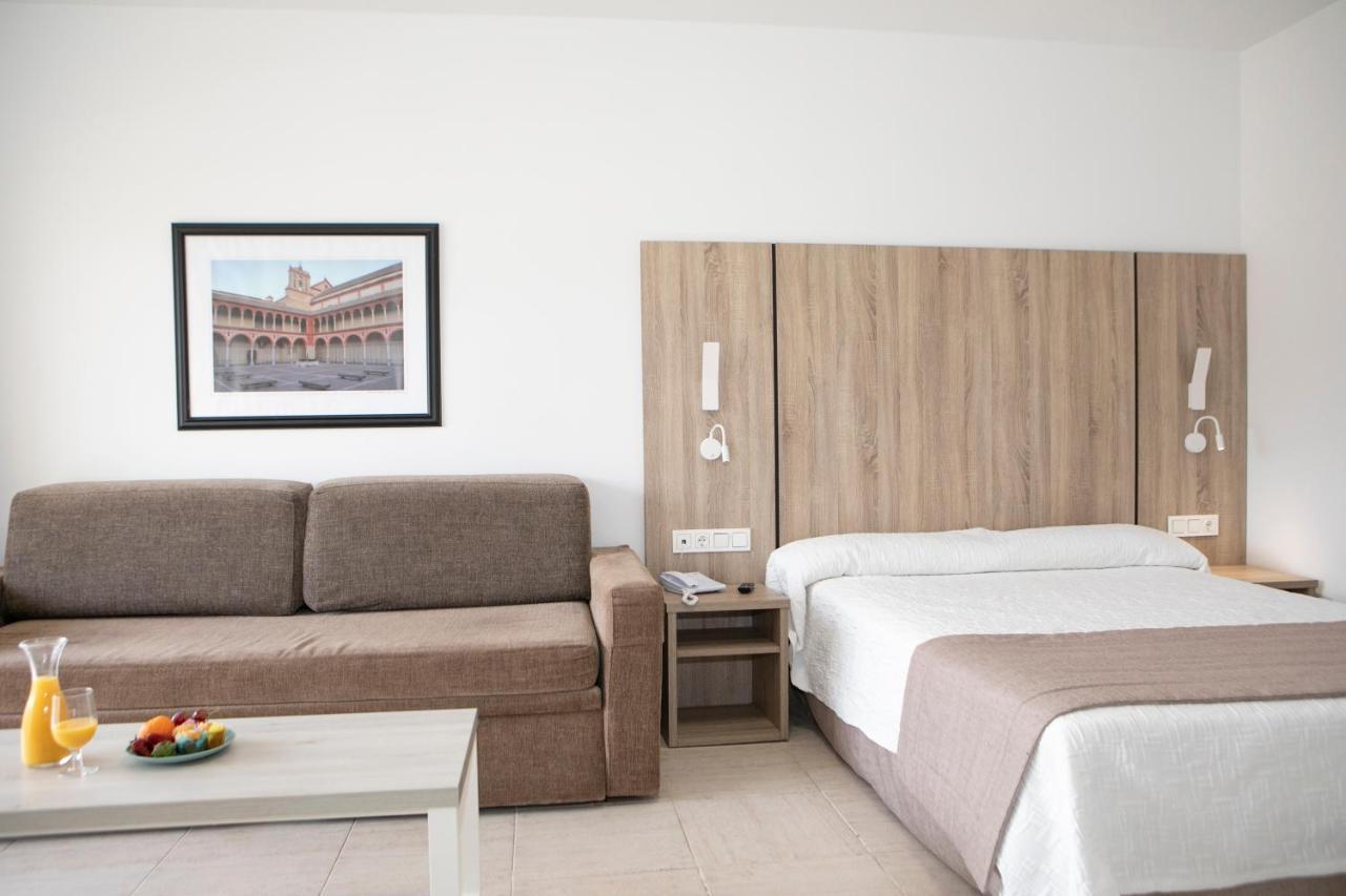 Hotel Apartamentos Pyr Fuengirola Kültér fotó